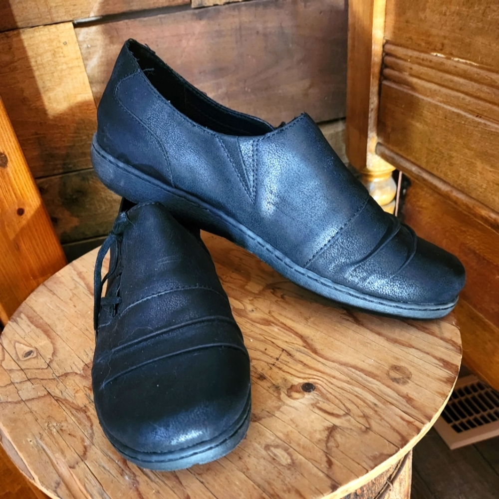B.O.C SIDE TIE SHOES.  WOMEN'S SIZE 11